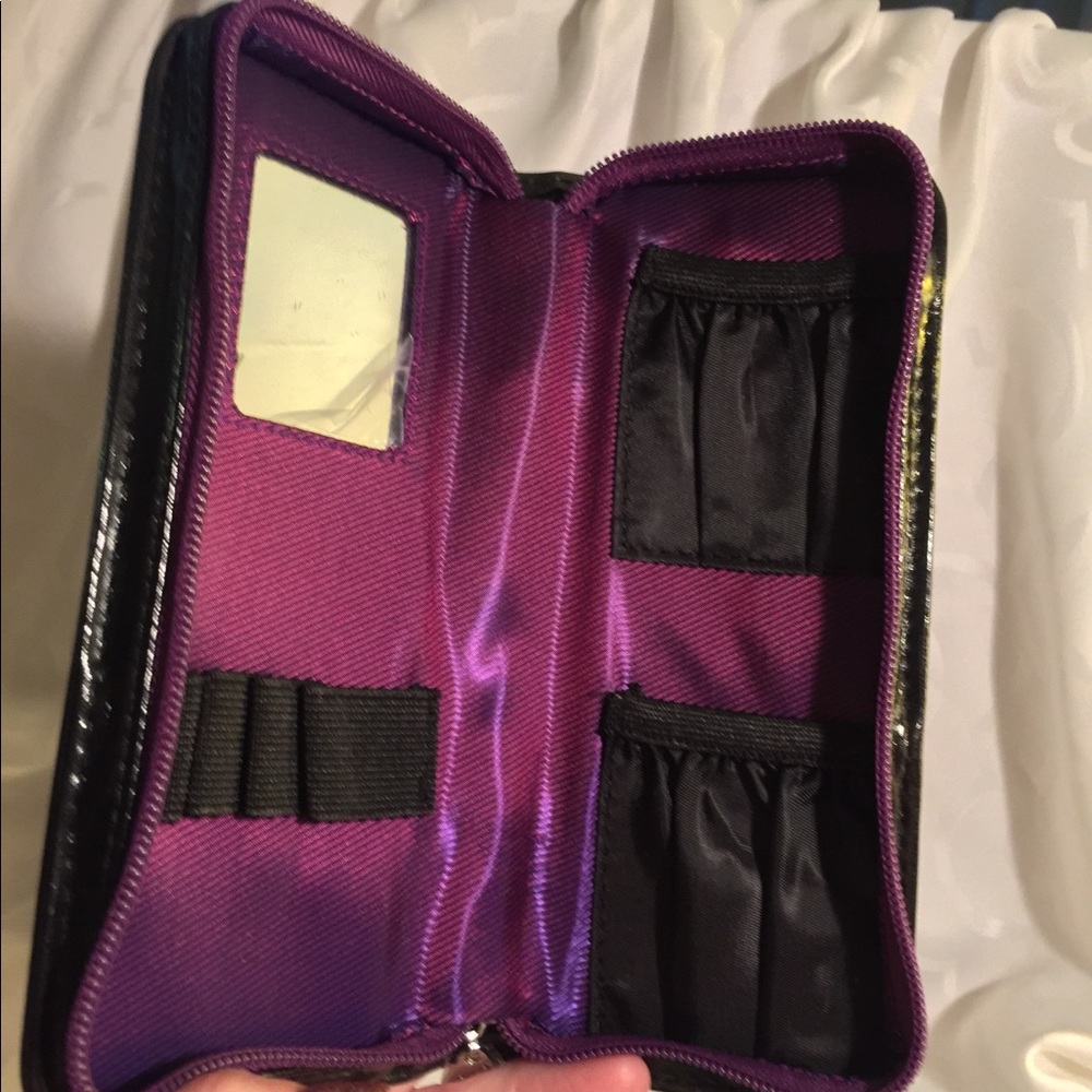 Younique Exclusive Everyday carry case